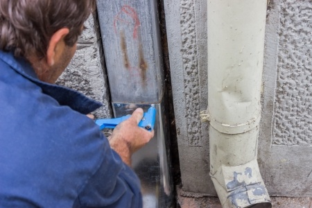 repairing a gutter's downspout
